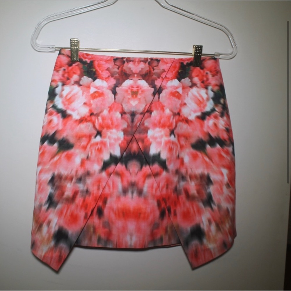 Finders Keepers floral skirt. High quality and great like new condition!